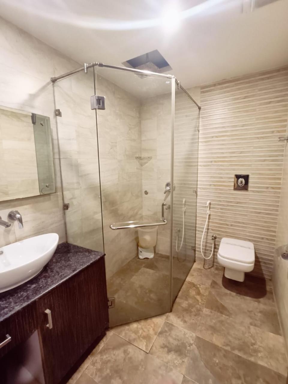 Hotel Waterfall Paschim Vihar Delhi Exterior foto