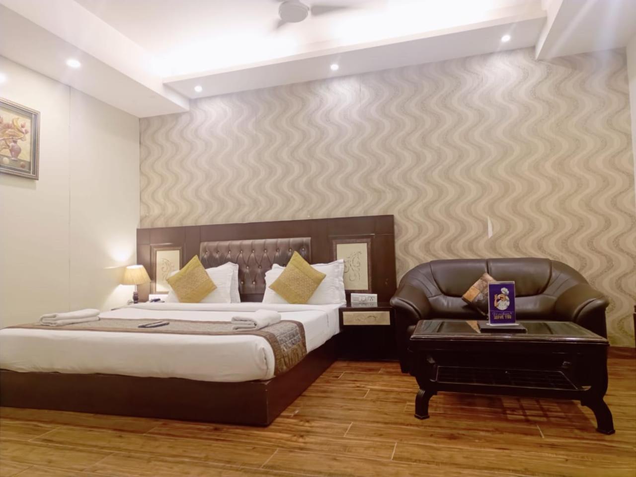Hotel Waterfall Paschim Vihar Delhi Exterior foto