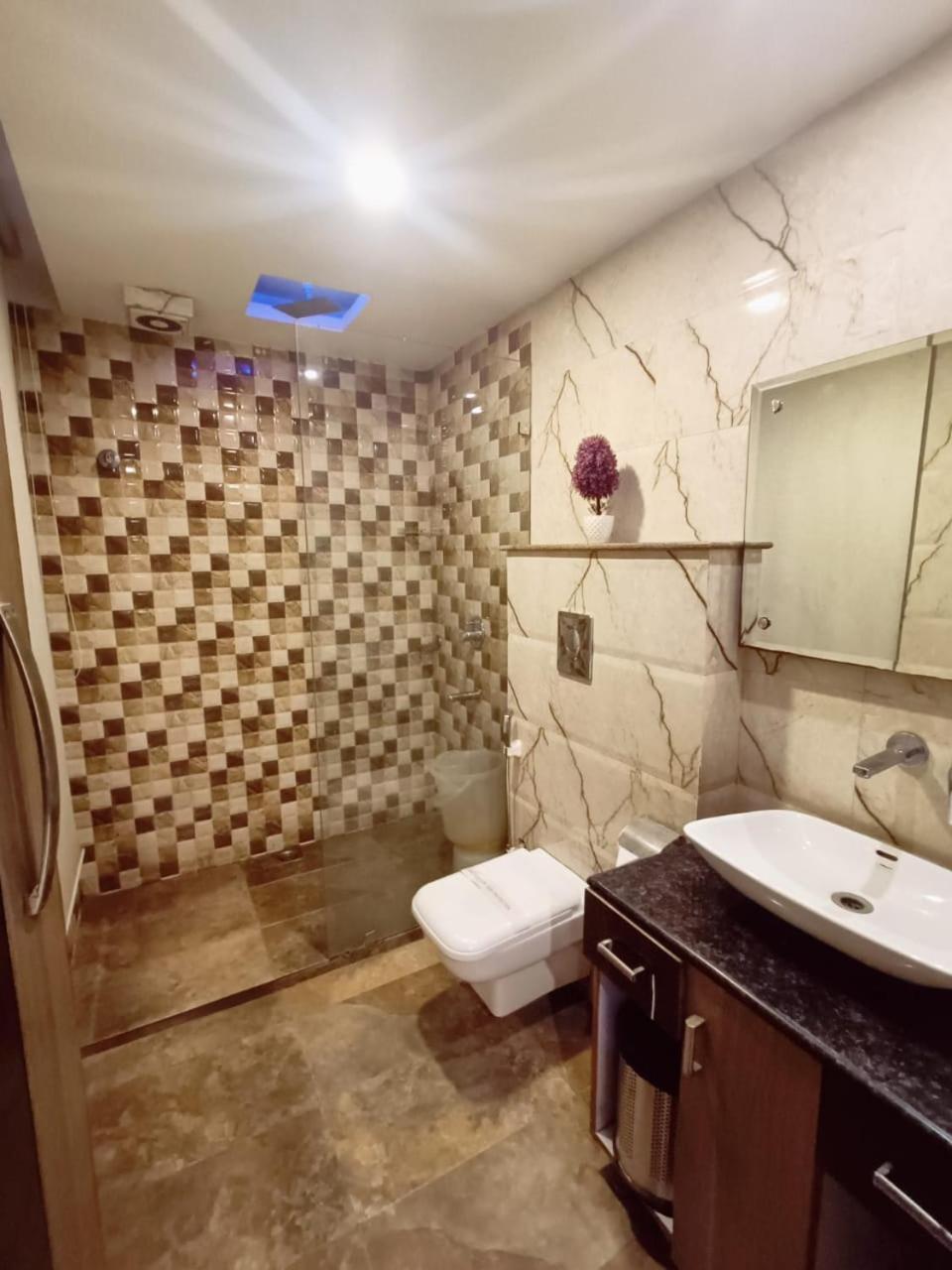 Hotel Waterfall Paschim Vihar Delhi Exterior foto